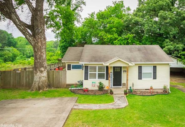 1006 Circle Dr, Benton, AR 72015